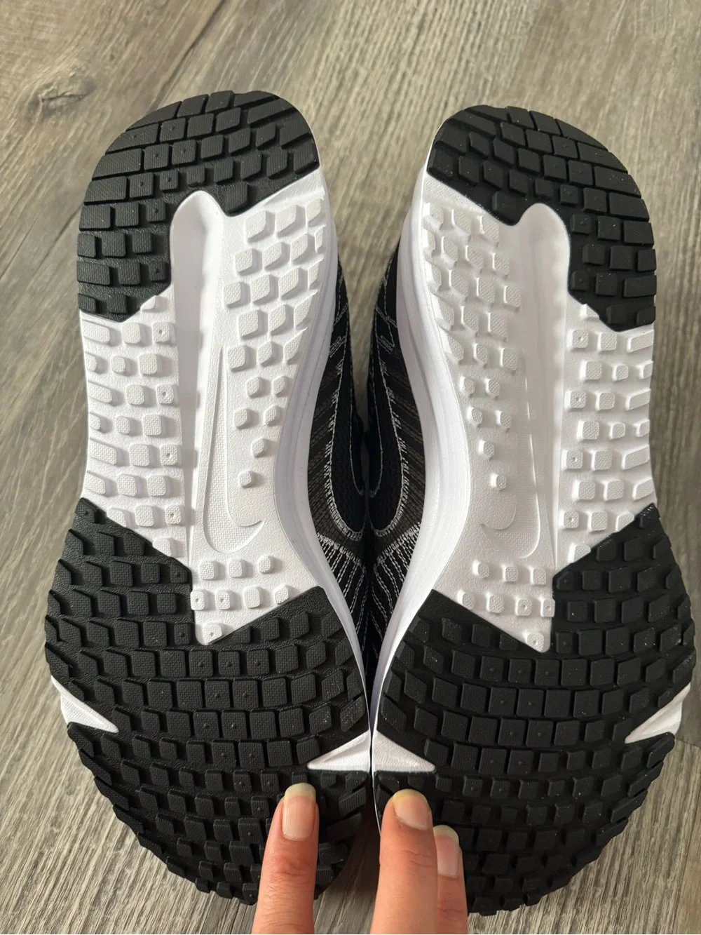 NEW NEVER WORN Nike Men's Black and White Training Sneakers